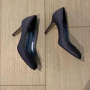 Isaac Mizrahi blue peep toe heels